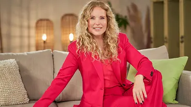 Katja Burkard posiert für die Kamera. - Foto: RTL / Guido Engels Katja Burkard posiert für die Kamera. - Foto: RTL / Guido Engels