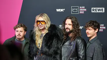 Gustav Schäfer, Bill Kaulitz und Tom Kaulitz auf dem roten Teppich. - Foto: IMAGO / dts Nachrichtenagentur Gustav Schäfer, Bill Kaulitz und Tom Kaulitz auf dem roten Teppich. - Foto: IMAGO / dts Nachrichtenagentur