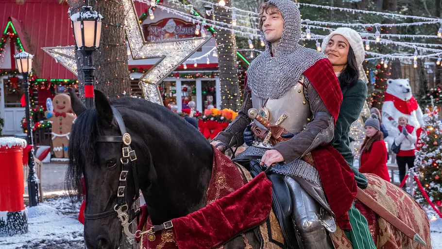 Josh Whitehouse und Vanessa Hudgens in „The Knight Before Christmas“.