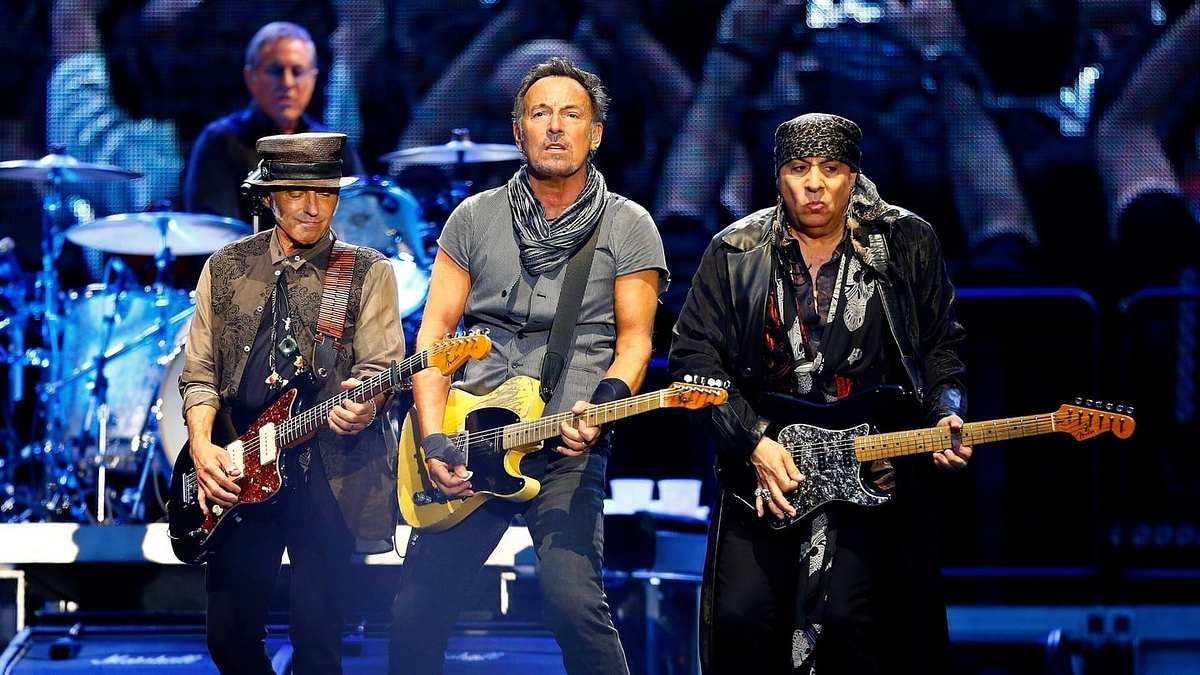 Bruce Springsteen & the E Street Band: London Calling Live in Hyde Park Bruce Springsteen & the E Street Band: London Calling Live in Hyde Park