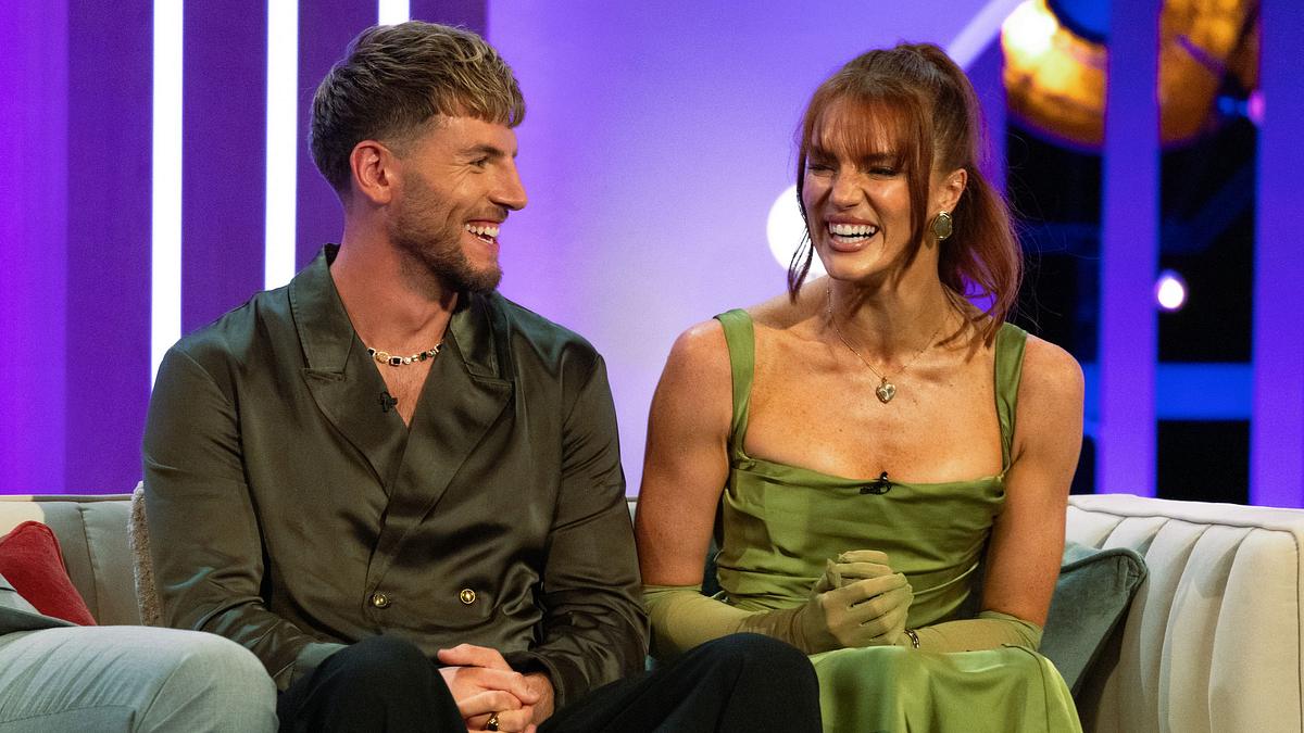 Kieran und Meghan glücklich verheiratet Kieran und Meghan trugen bei der Reunion passende gründe Outfits und sind noch immer glücklich verheiratet.