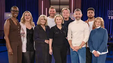Anna Dushime, Lisa Feller, Alice Schwarzer, Lukas Podolski, Susan Link, Markus Krampe, Micky Beisenherz, Tahsim Durgun und Johanna Gastdorf bei der Aufzeichnung der WDR-Talkshow Kölner Treff im WDR Studio - Foto: IMAGO / Future Image