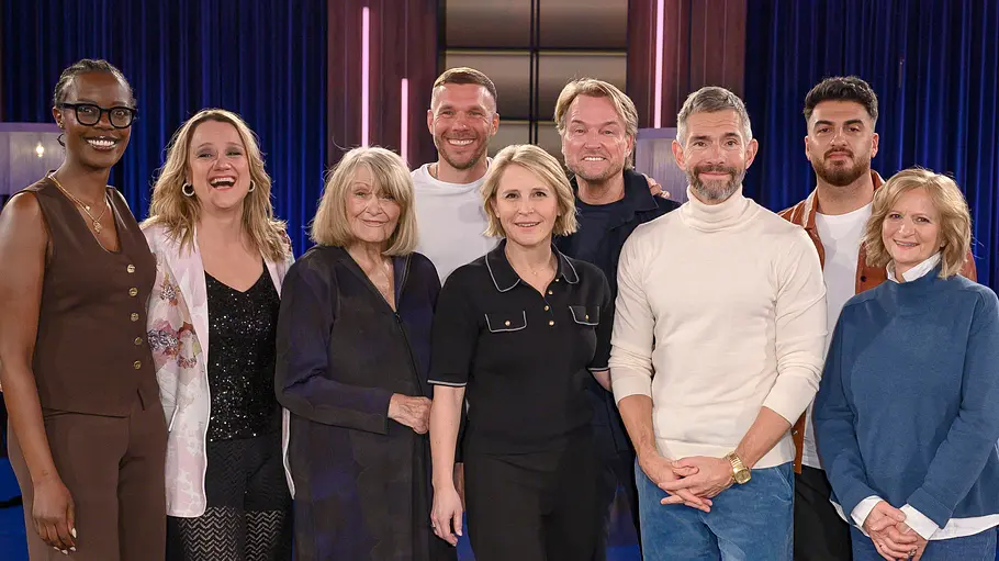 Kölner Treff Anna Dushime, Lisa Feller, Alice Schwarzer, Lukas Podolski, Susan Link, Markus Krampe, Micky Beisenherz, Tahsim Durgun und Johanna Gastdorf bei der Aufzeichnung der WDR-Talkshow Kölner Treff im WDR Studio