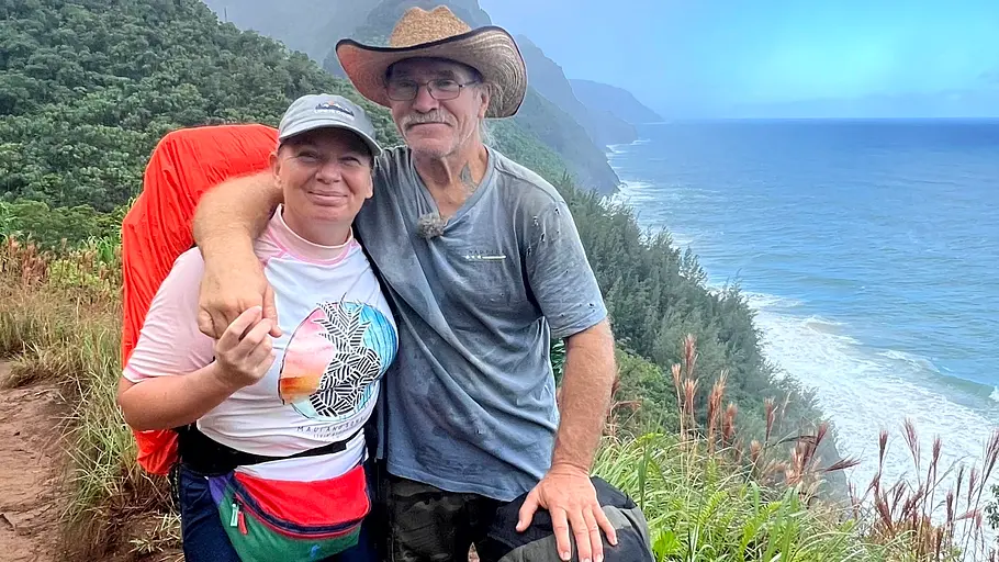 Konny und Manu stecken mitten in ihrem nächsten, großen Abenteuer. Konny und Manu Reimann beim Wandern.