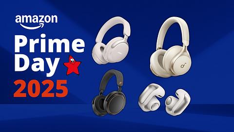 Ein Schriftzug der den Amazon Prime Day 2025 ankündigt und daneben eine Auswahl an Kopfhörern von soundcore, Bose und Sennheiser. - Foto: TVMovie.de & iStock (kyoshino, Ake Ngiamsanguan) & PR