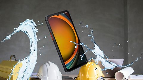 Auf der Baustelle, Festival oder Outdoor-Experience unzerstörbar: Samsung stellt XCover7 Pro vor - Foto: Samsung/PR