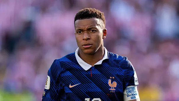 Kylian Mbappé beim Achtelfinale von Frankreich gegen Paraguay in Nahaufnahme - Foto: IMAGO / HMB-Media Kylian Mbappé beim Achtelfinale von Frankreich gegen Paraguay in Nahaufnahme - Foto: IMAGO / HMB-Media