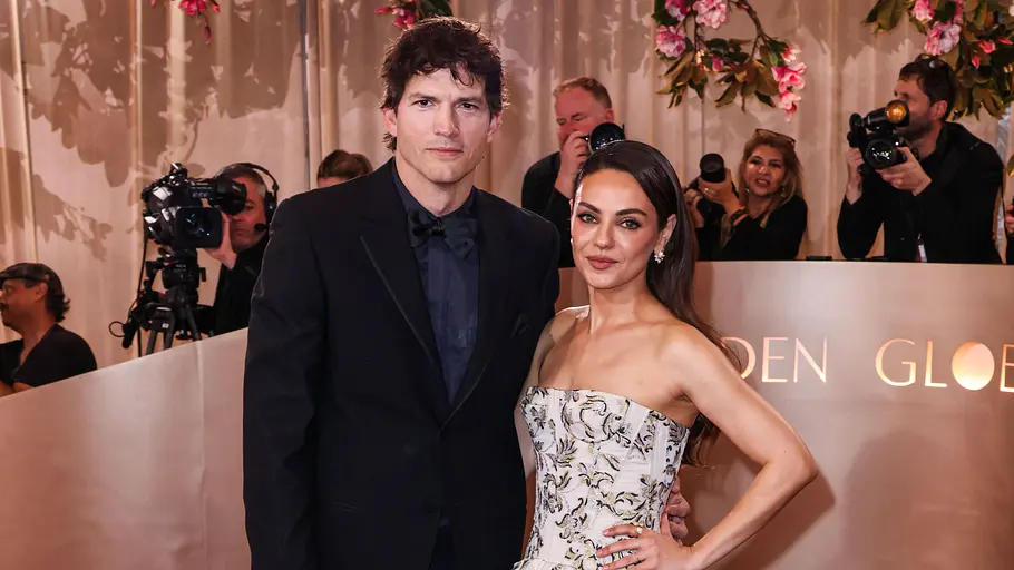 Mila und Ashton Kutcher Mila und Ashton Kutcher posieren auf dem Red Carpet der Golden Globes.