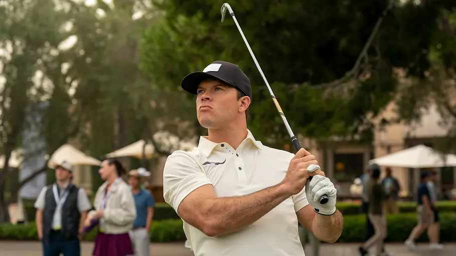 Lance schreckt auch vor mentalen Tricks nicht zurück. Lance mit Golfschläger.
