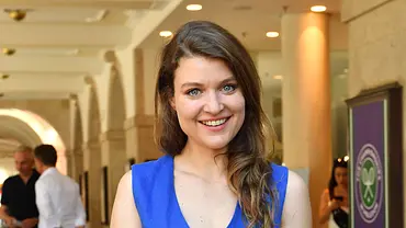 Lara Mandoki in einem blauen kleid - Foto: IMAGO / APress Lara Mandoki in einem blauen kleid - Foto: IMAGO / APress