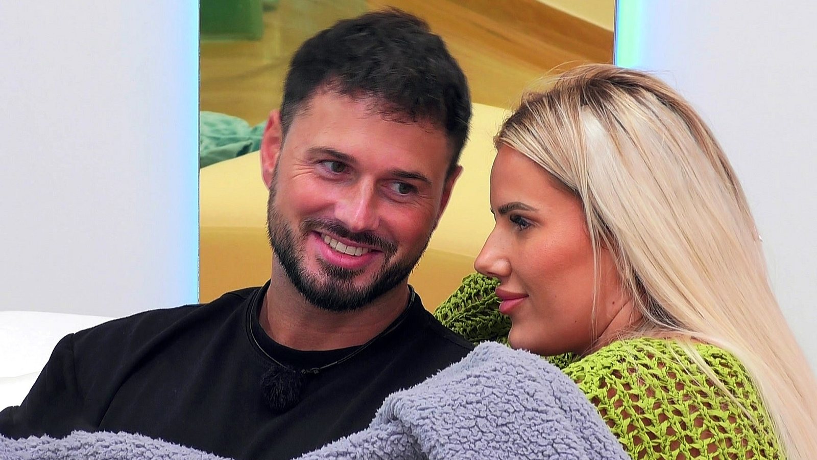 laura-maurice-love-island-vip,id=a9a0a4e2,b=tvmovie,w=1600,ca=5.00,4.98 ...