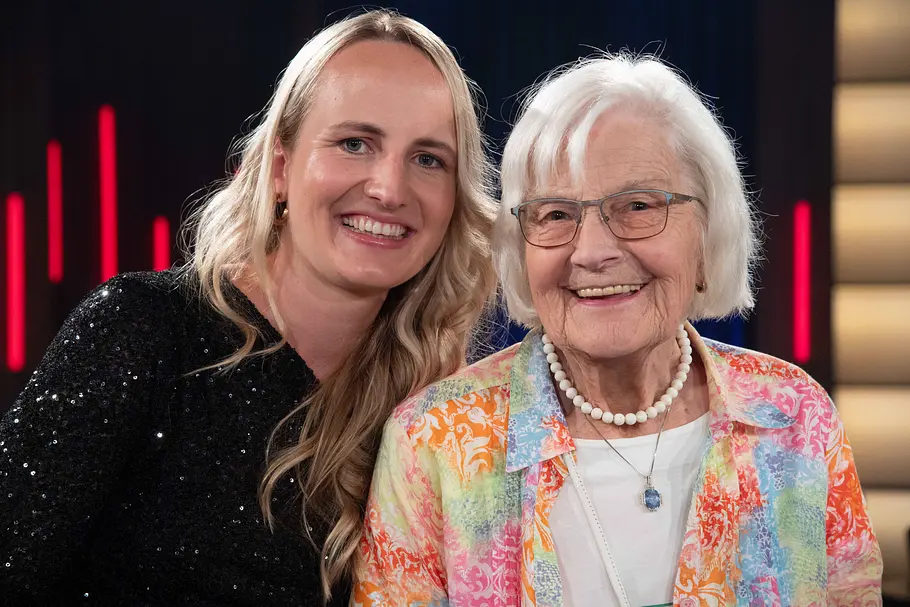 Laura und Maria STEGEMANN, Landwirtinnen, Grossmutter und Enkelin, in der Sendung ,,Koelner Treff,, im WDR Fernsehen,