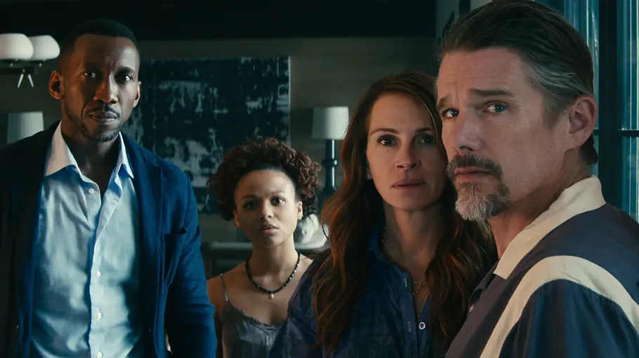 Mahershala Ali, Myha’la Herrold, Julia Roberts und Ethan Hawke in „Leave the World Behind“.