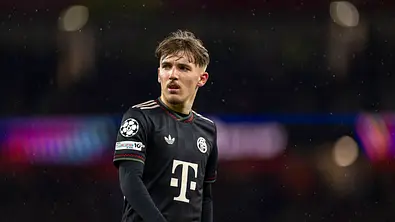 Lennart Karl auf dem Spielfeld beim Auswärtsspiel gegen Arsenal London - Foto: IMAGO / MIS