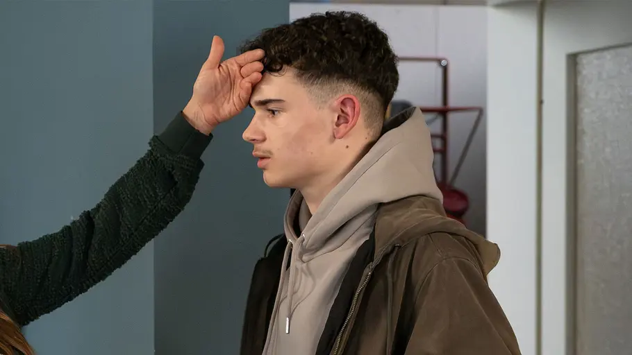 Leonard Scholz verkörpert Oskar bei „In aller Freundschaft“. Leonard Scholz verkörpert Oskar bei „In aller Freundschaft“.