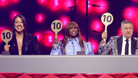 Jorge Gonzalez, Motsi Mabuse und Joachim Llambi vergeben je 10 Punkte - Foto: Credit IMAGO / Panama Pictures