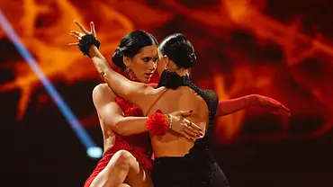 Vanessa Borck tanzt Tango mit Vica Sauerwald bei Lets Dance - Foto: RTL / Stefan Gregorowius