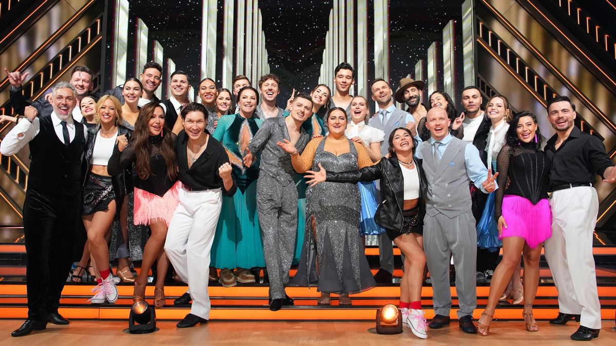 Ein „Let's Dance“-Paar kehrt ins Fernsehen zurück. Der Cast von Let's Dance 2025 jubelt im Studio.