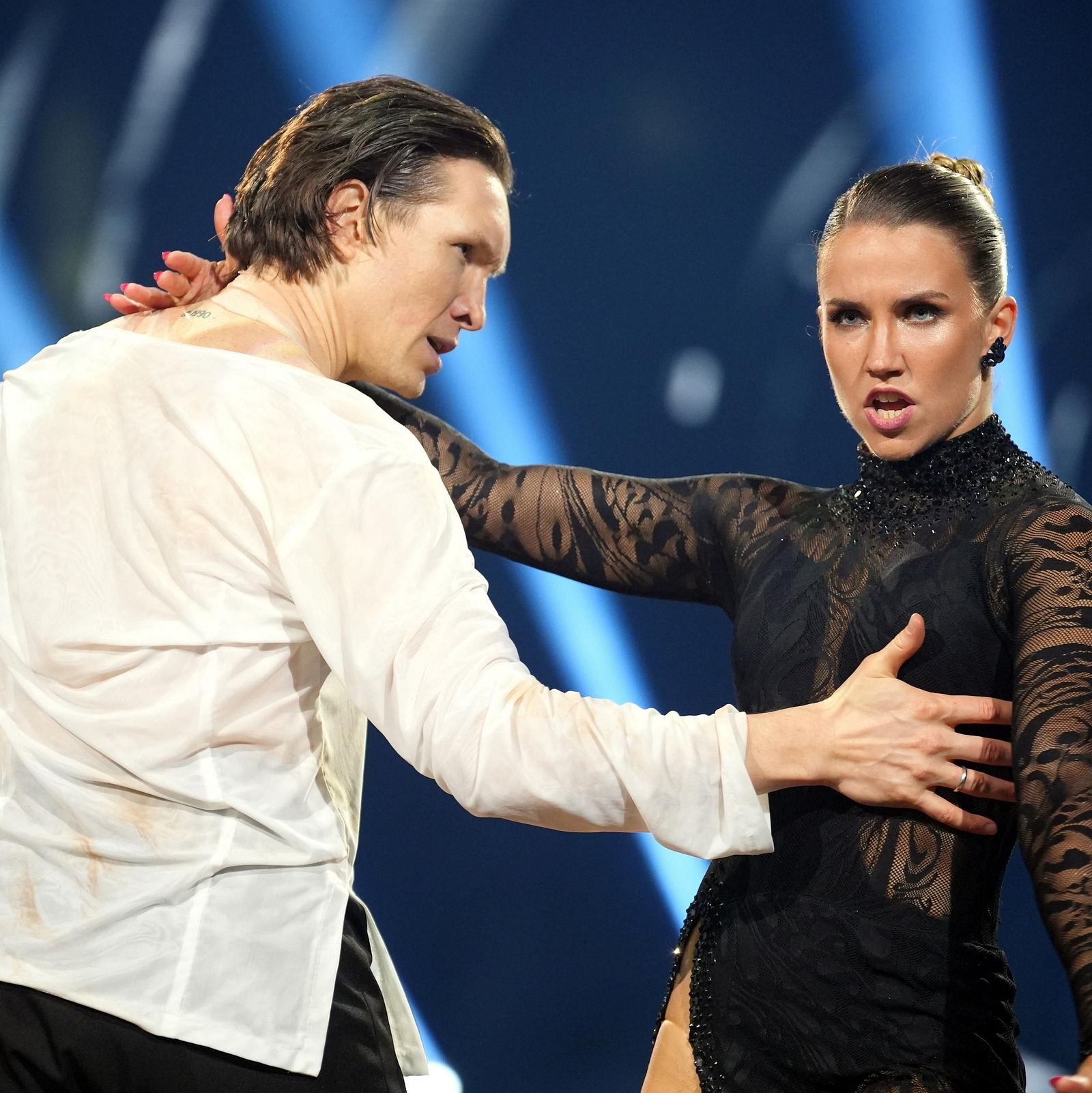 Rus porno sexy Vera Ford Focus 3 sedanining orqa yubkasi