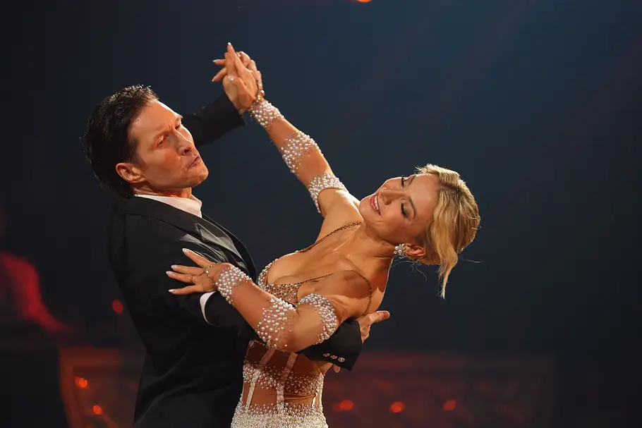 Lets Dance Halbfinale 2026 Die Top-4 von Lets Dance 2026 gibt im Halbfinale am 22. Mai alles, die Jury urteilt knallhart.