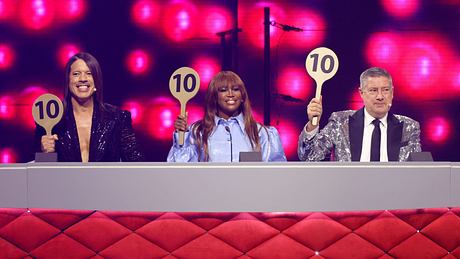 Lets Dance Jurymitglieder Motsi Mabuse, Joachim Llambi und Jorge Gonzales. - Foto: IMAGO / Future Image