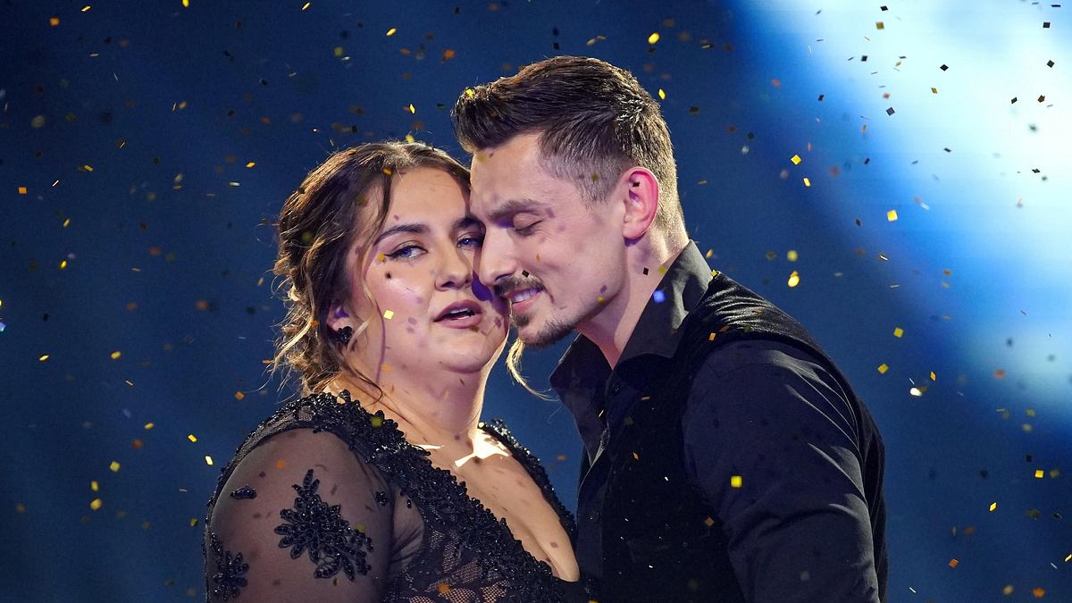 Fliegt SelfieSandra raus? Für SelfieSandra und Zsolt Sandor Cseke wird es in Liveshow 10 von Let's Dance eng