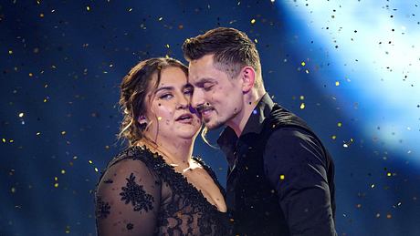 Für SelfieSandra und Zsolt Sandor Cseke wird es in Liveshow 10 von Lets Dance eng - Foto: RTL / Stefan Gregorowius
