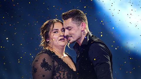 Für SelfieSandra und Zsolt Sandor Cseke wird es in Liveshow 10 von Lets Dance eng - Foto: RTL / Stefan Gregorowius