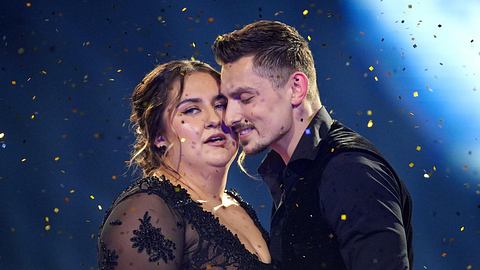 Für SelfieSandra und Zsolt Sandor Cseke wird es in Liveshow 10 von Lets Dance eng - Foto: RTL / Stefan Gregorowius