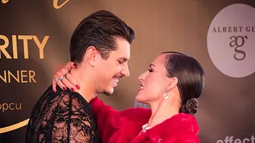 Patricija und Alexandru Ionel schauen sich verliebt an. - Foto: IMAGO / speedshot Patricija und Alexandru Ionel schauen sich verliebt an. - Foto: IMAGO / speedshot