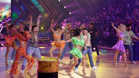 Lets Dance-Profis tanzen gemeinsam auf dem Parkett - Foto: IMAGO / Future Image