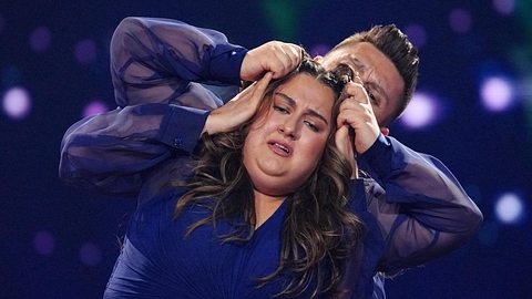 Selfiesandra mit Tanzpartner Zsolt. Sie ist überfordert von Lets Dance - Foto: RTL / Stefan Gregorowius