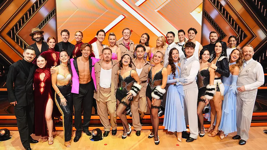 Der Cast von Let's Dance 2026 hält einige Überraschungen bereit. Die Paare von Let's Dance in einem Bild.