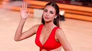 Lets Dance-Star Ekaterina Leonova sitzt auf dem Boden und schaut bedrückt. - Foto: IMAGO / Panama Pictures Lets Dance-Star Ekaterina Leonova sitzt auf dem Boden und schaut bedrückt. - Foto: IMAGO / Panama Pictures