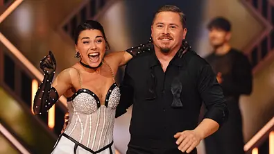 Gustav Schäfer in der ersten Liveshow mit seiner Tanzpartnerin Anastasia Maruster - Foto: RTL / Stefan Gregorowius