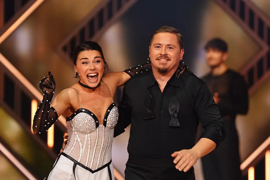 Gustav Schäfer Gustav Schäfer in der ersten Liveshow mit seiner Tanzpartnerin Anastasia Maruster