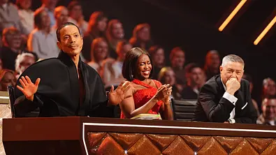 Jorge, Motsi und Joachim am Jurypult von Lets Dance. - Foto: RTL / Stefan Gregorowius