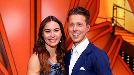 Die Profitänzerin Renata Lusin und Profitänzer Valentin Lusin stehen bei der Kennenlernshow zu Beginn der 16. Staffel der RTL-Tanzshow Let s Dance im MMC Coloneum auf dem Parkett - Foto:  IMAGO / Panama Pictures