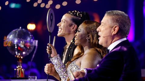 Jorge Gonzales, Motsi Mabuse und Joachim Llambi bei Lets Dance - Foto: IMAGO / Panama Pictures