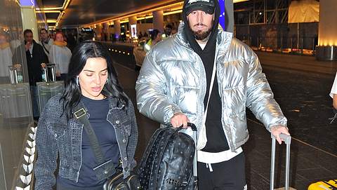 Leyla Lahouar und Mike Heiter am Flughafen - Foto:  IMAGO / STAR-MEDIA