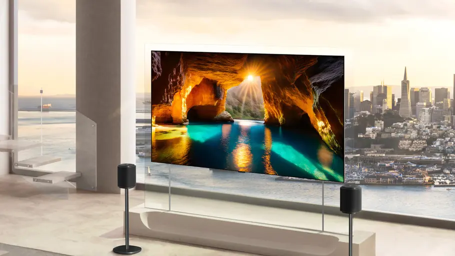 LG OLED evo W6 LG OLED evo W6 im Wohnzimmer, im Hintergrund eine Skyline
