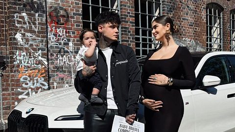 Lisa und Akka mit Baby Emilio: Bald kommt Baby Nummer 2 - Foto: Atalency