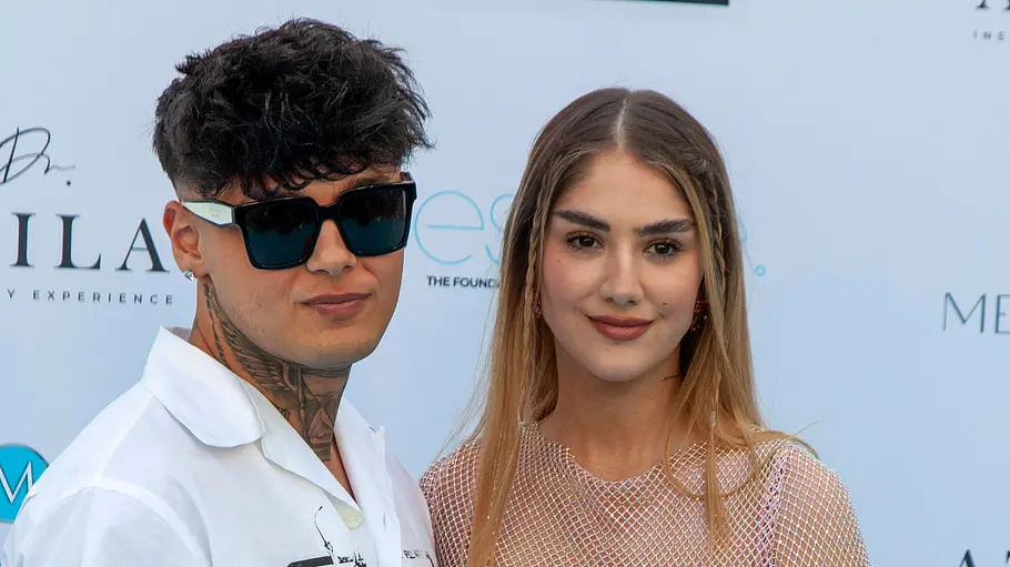 Lisa Straube und ihr Mann Akka Lisa Straube und ihr Mann Akka auf dem toten teppch