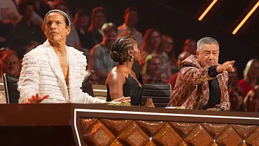 V.l.: Jorge González, Motsi Mabuse, Joachim Llambi, Daniel Hartwich im Halbfinale von Lets Dance 2026. Es gibt Streit um Ross Antony. - Foto: RTL / Stefan Gregorowius V.l.: Jorge González, Motsi Mabuse, Joachim Llambi, Daniel Hartwich im Halbfinale von Lets Dance 2026. Es gibt Streit um Ross Antony. - Foto: RTL / Stefan Gregorowius
