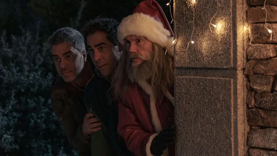 Ernesto Sevilla als Salva, Pablo Chiapella als Rafita, Santiago Segura als Papa Noel in „Als mein Vater Weihnachten rettete 2“.