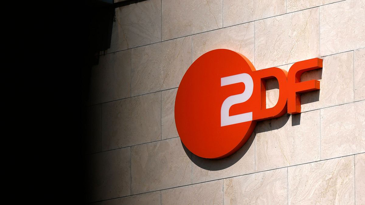 Logo des ZDF auf einer Hauswand