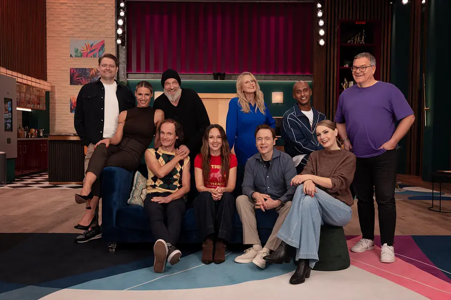 Cast LOL 7. Staffel. Der Cast von „LOL“ Staffel 7 beim Gruppenfoto.