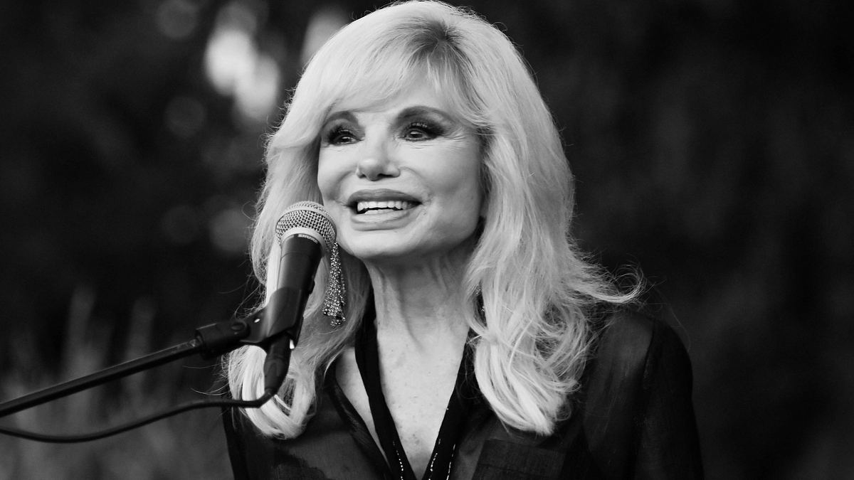 Loni Anderson 2021