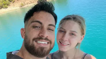 Loredana Wollny und Ehemann Servet lächeln glücklich in die Kamera. Sie wollen das Geschlecht ihres 3. Babys bekanntgeben. - Foto: Instagram.com/loredanawollny Loredana Wollny und Ehemann Servet lächeln glücklich in die Kamera. Sie wollen das Geschlecht ihres 3. Babys bekanntgeben. - Foto: Instagram.com/loredanawollny