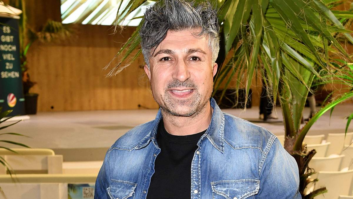 Lotto Chico strahlt in die Kamera.